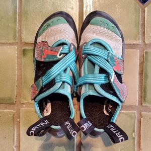 La Sportiva climbing shoes 35 1/2